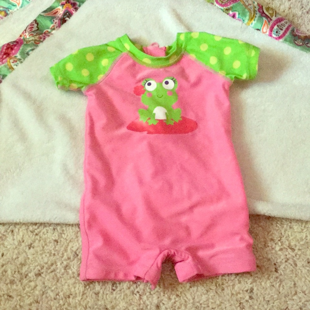 Baby swimsuit! Like New 🐣⭐️🌞🌼🌸